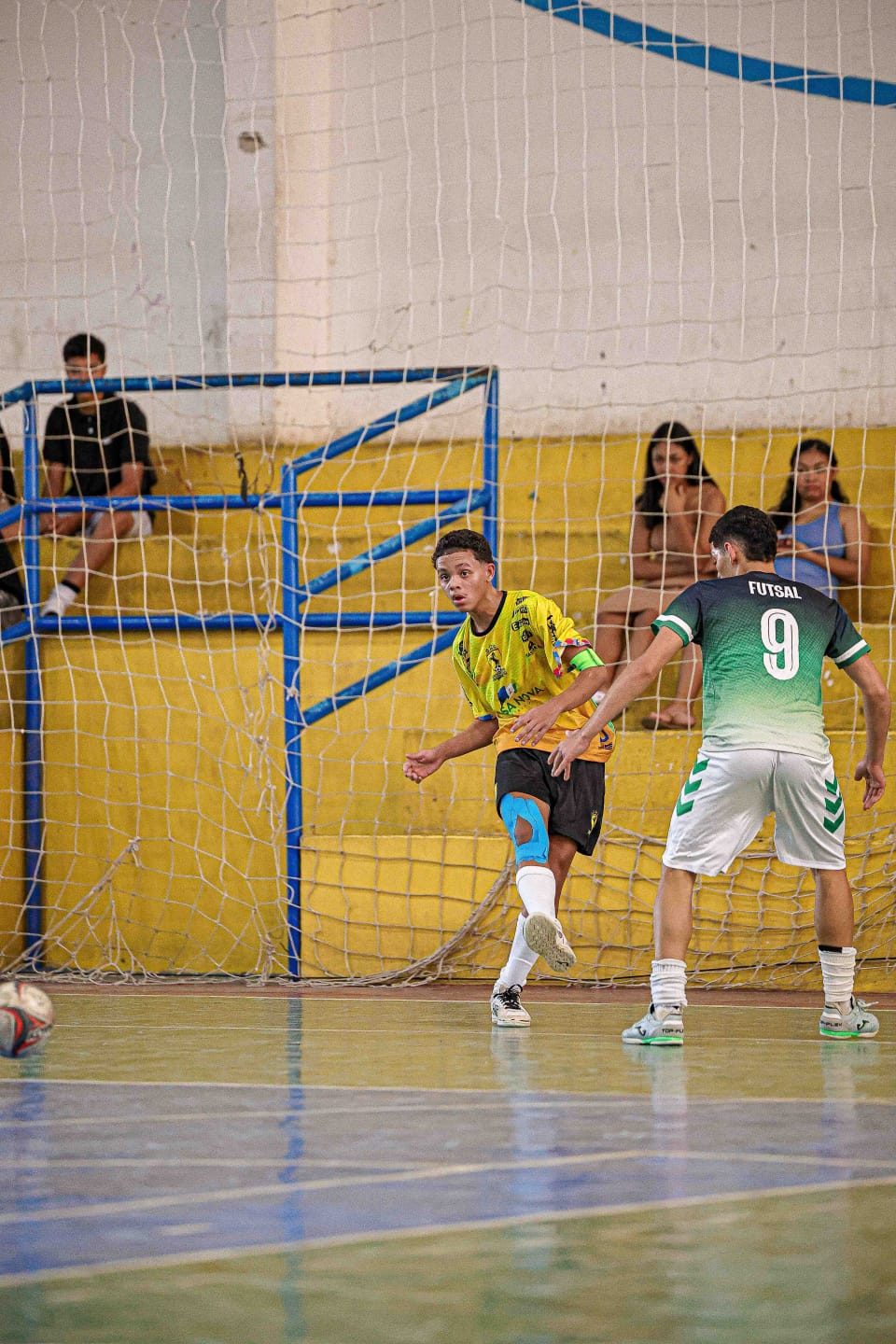 Atleta do Sub-18 do Desportivo Park realiza um passe durante a Taça Castro Alves 2026